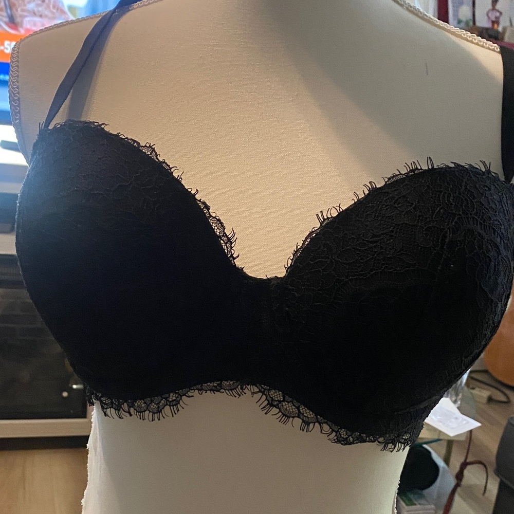 Victoria's Secret Black Lace Bra Elegant black lacey bra